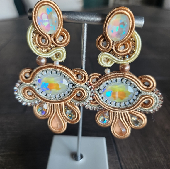 Earrings - Picture 11 of 16